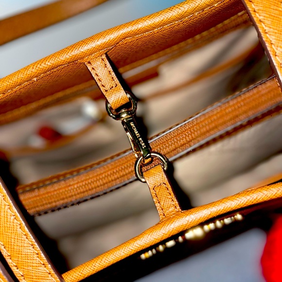 Michael Kors Jet set Sofiano leather tote bag - Picture 10 of 11